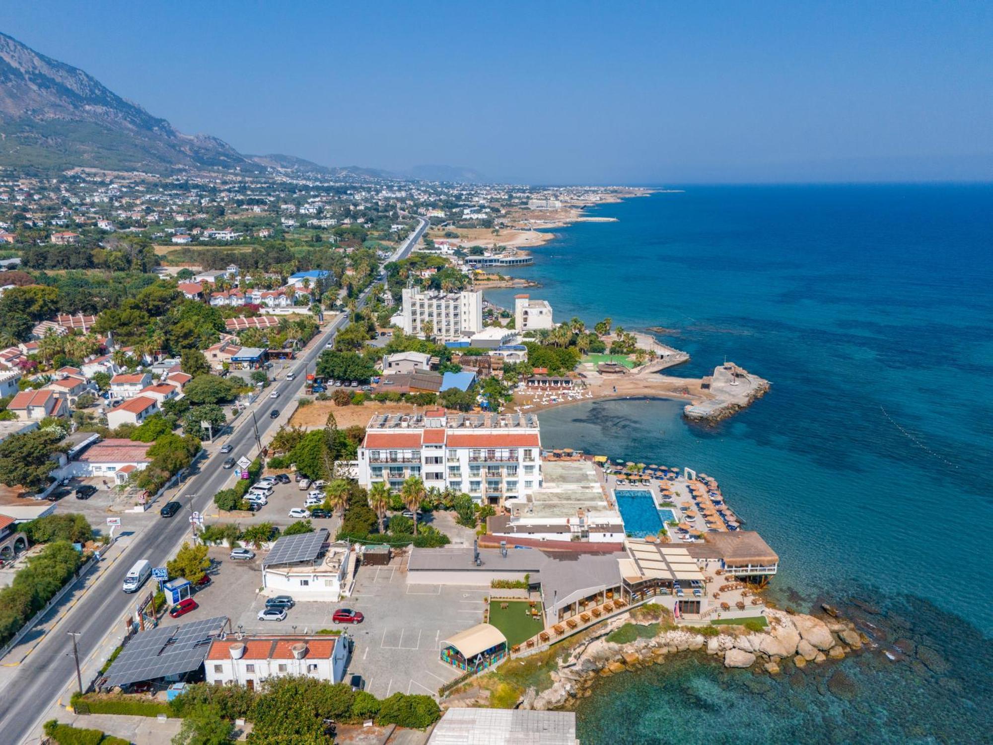 Manolya Hotel Lapithos  Exterior photo