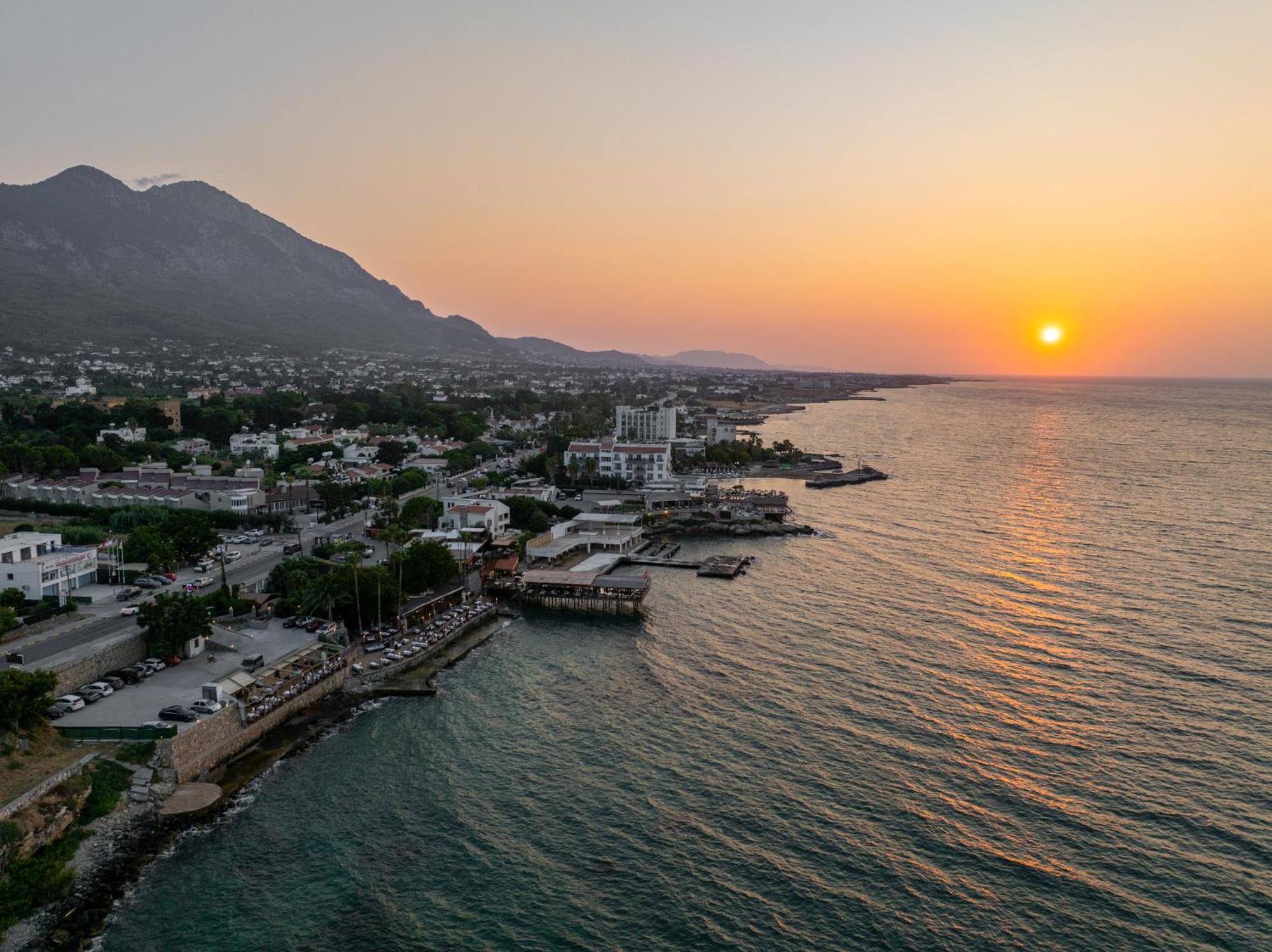 Manolya Hotel Lapithos  Exterior photo