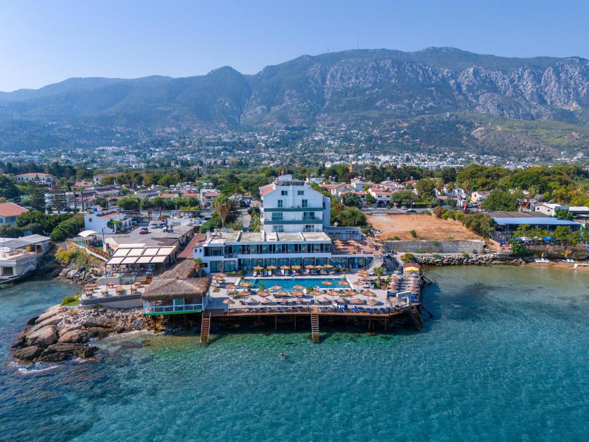 Manolya Hotel Lapithos  Exterior photo