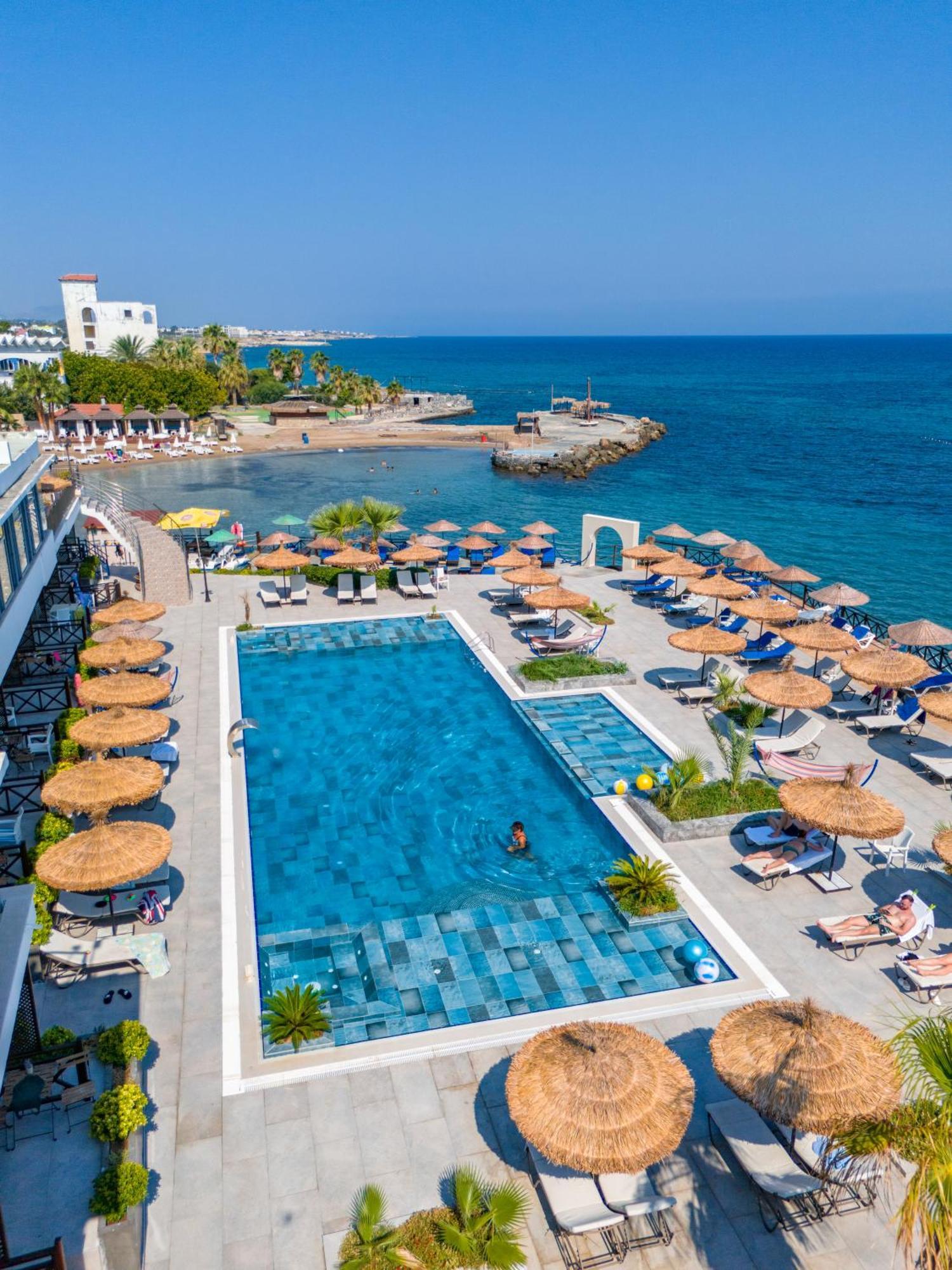 Manolya Hotel Lapithos  Exterior photo