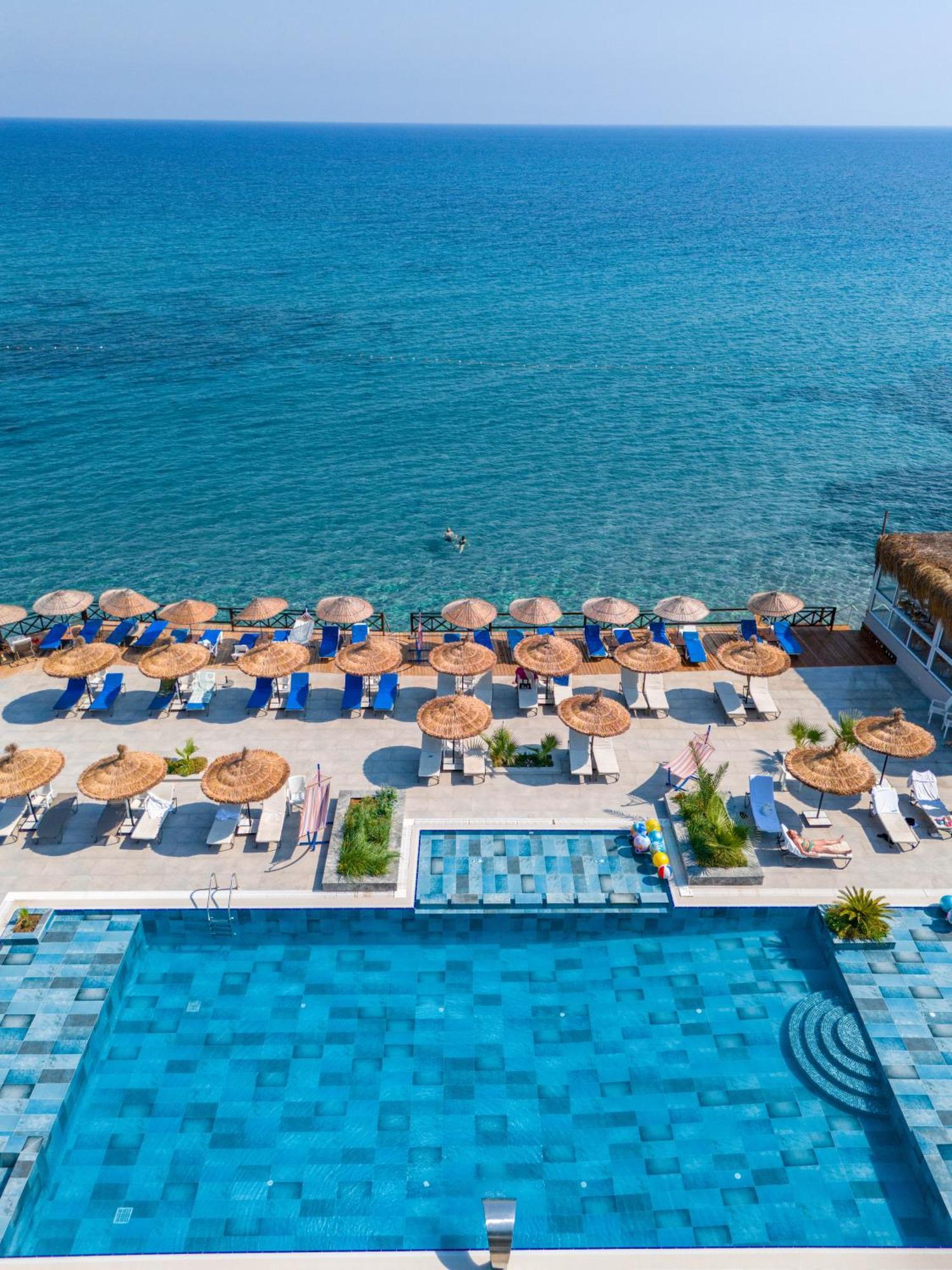 Manolya Hotel Lapithos  Exterior photo
