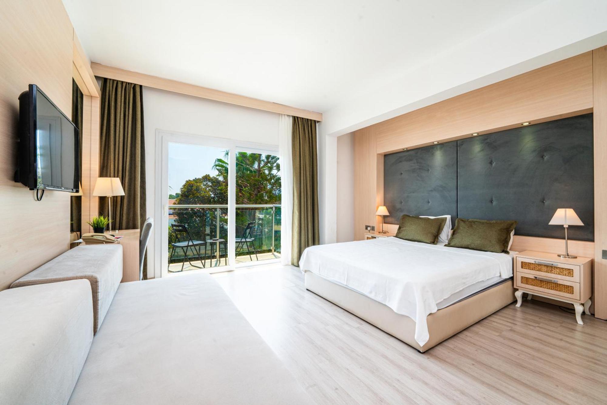 Manolya Hotel Lapithos  Exterior photo